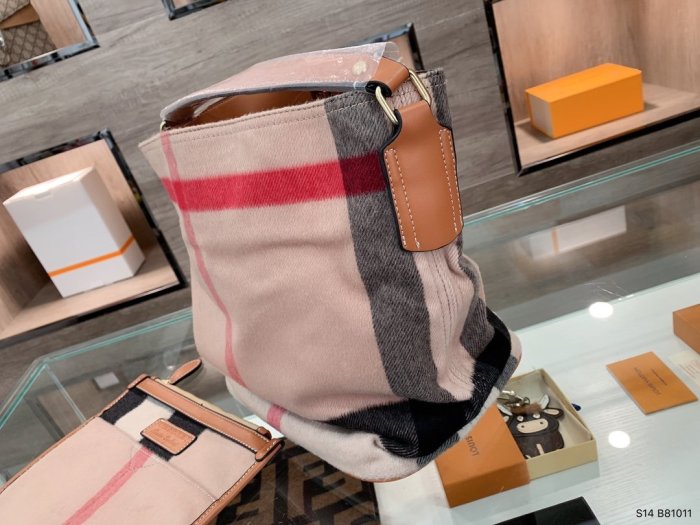 202103SS新作Burberryバーバリー レディース ショルダーバック スーパーコピー
