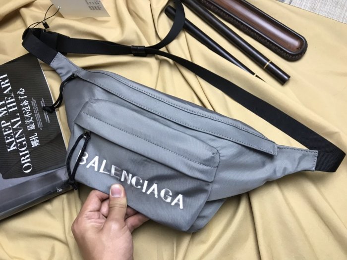 2020SS新作 Balenciaga バレンシアガ メンズ ショルダーバック スーパーコピー