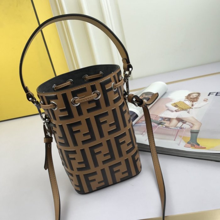 2020SS新作 FENDI フェンディ レディース ショルダーバック スーパーコピー