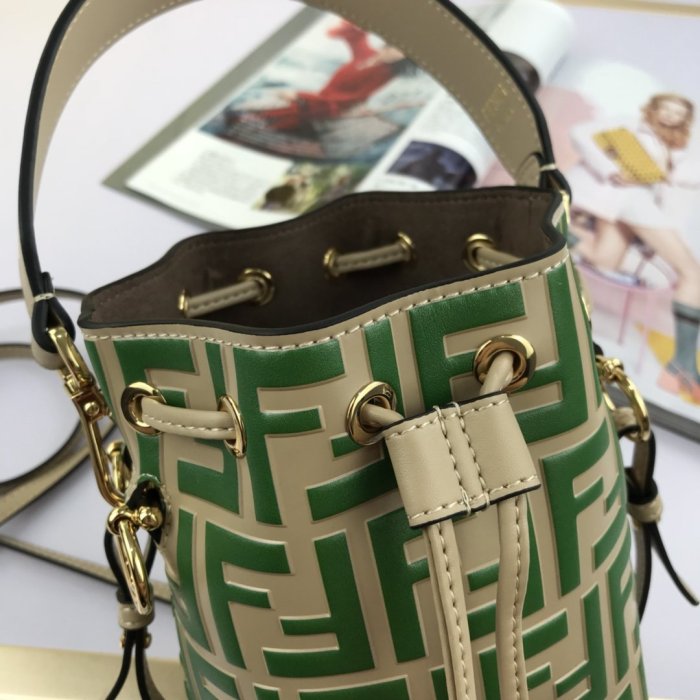 2020SS新作 FENDI フェンディ レディース ショルダーバック スーパーコピー