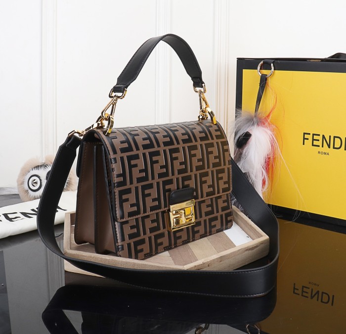 202103SS新作 FENDI フェンディ レディースショルダーバックスーパーコピー