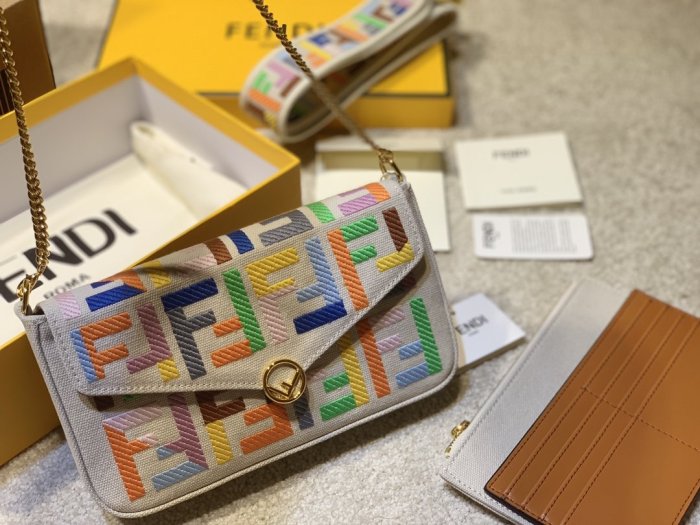 202103SS新作 FENDI フェンディ レディースショルダーバックスーパーコピー