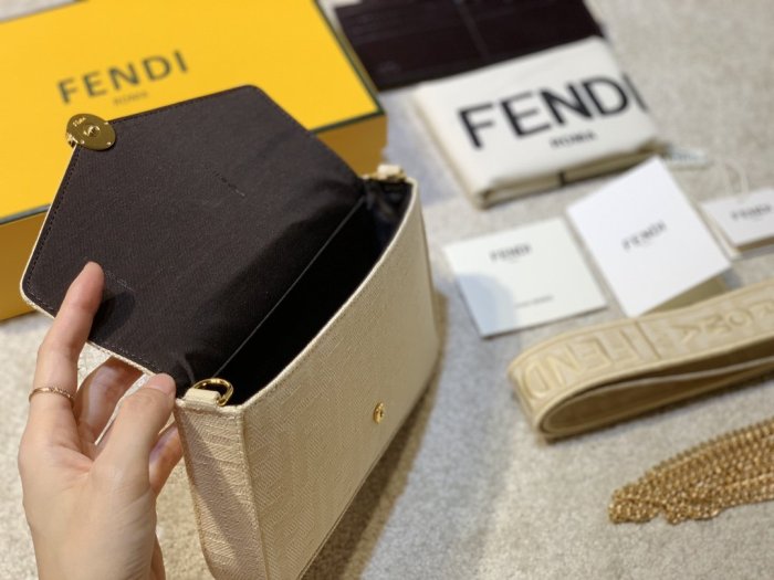 202103SS新作 FENDI フェンディ レディースショルダーバックスーパーコピー