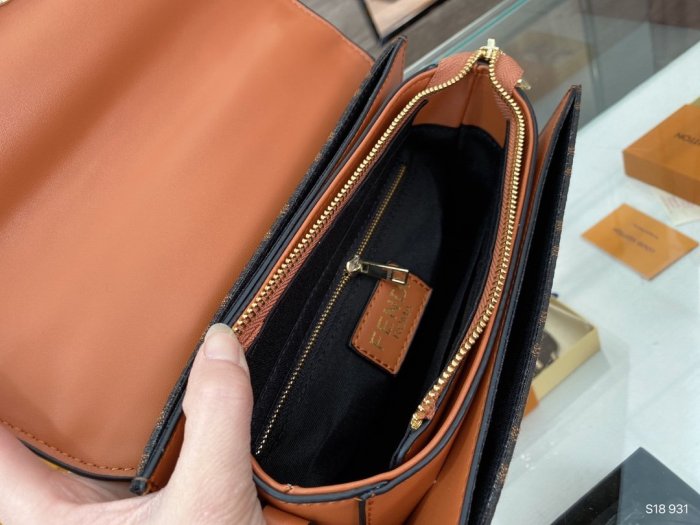 202103SS新作 FENDI フェンディ レディースショルダーバックスーパーコピー
