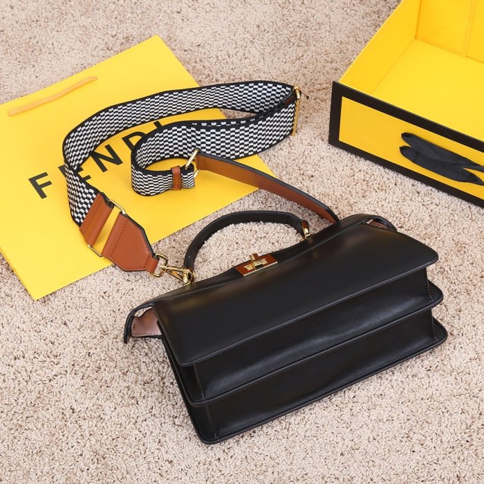 2021SS新作 FENDI フェンディ レディースショルダーバックスーパーコピー