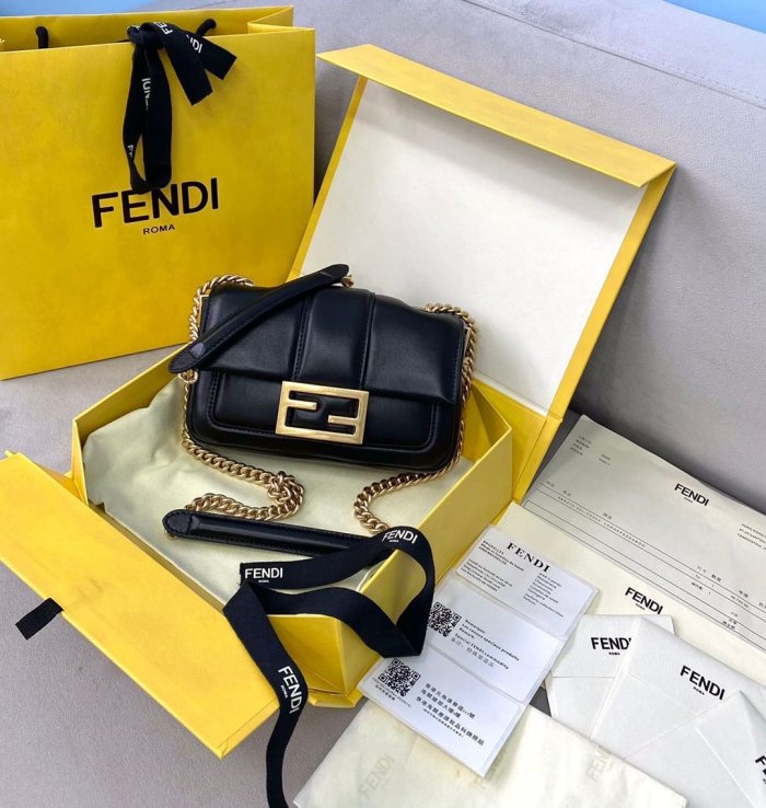2021SS新作 FENDI フェンディ レディースショルダーバックスーパーコピー
