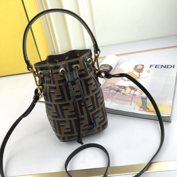 2020SS新作 FENDI フェンディ レディース ショルダーバック スーパーコピー