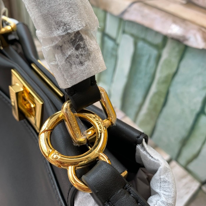 2020SS新作 FENDI フェンディ レディース ショルダーバック スーパーコピー