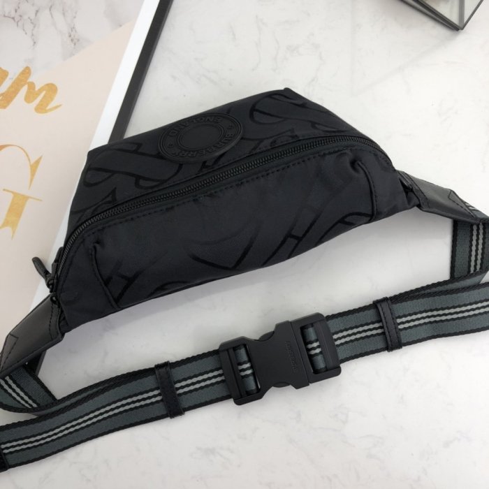 2020SS新作 Burberry バーバリー メンズ ショルダーバック スーパーコピー