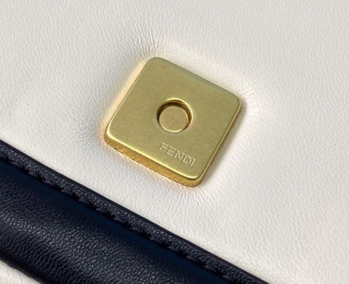 2021SS新作 FENDI フェンディ レディースショルダーバックスーパーコピー