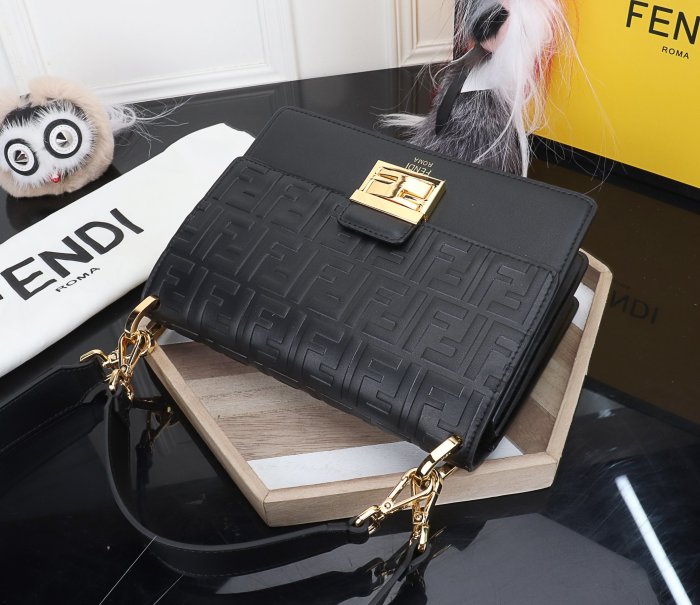 202103SS新作 FENDI フェンディ レディースショルダーバックスーパーコピー