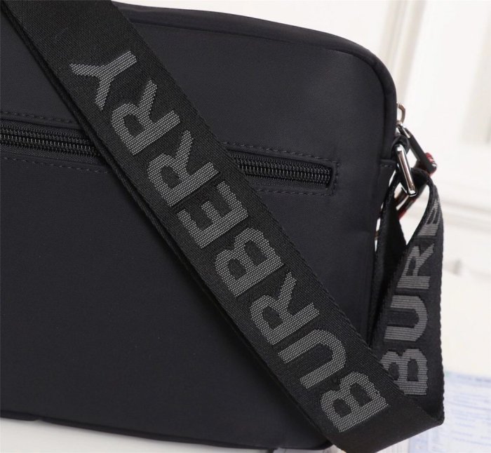 2020SS新作 Burberry バーバリー メンズ ショルダーバック スーパーコピー