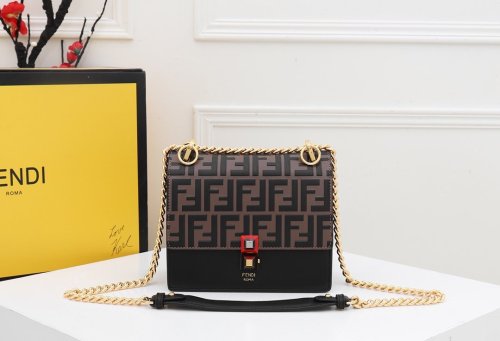 202103SS新作 FENDI フェンディ レディースショルダーバックスーパーコピー