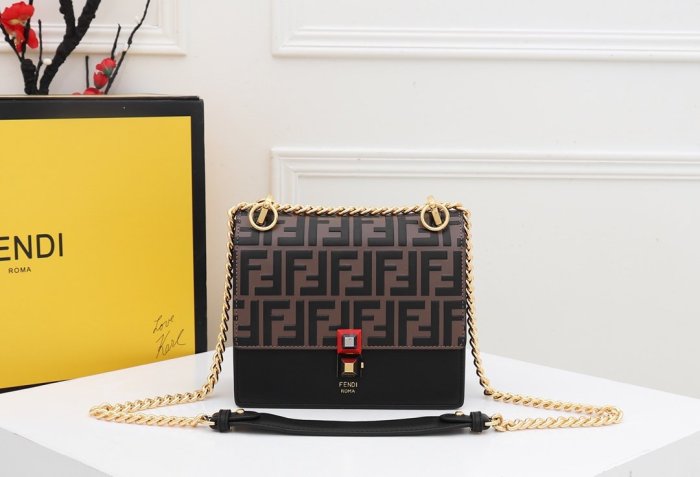 202103SS新作 FENDI フェンディ レディースショルダーバックスーパーコピー