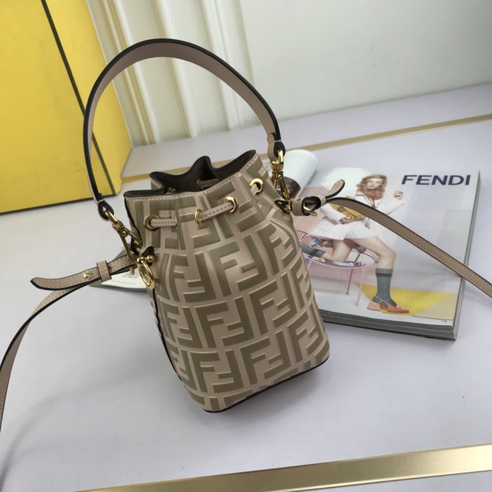 2020SS新作 FENDI フェンディ レディース ショルダーバック スーパーコピー