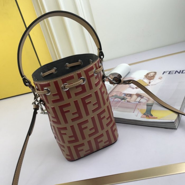 2020SS新作 FENDI フェンディ レディース ショルダーバック スーパーコピー
