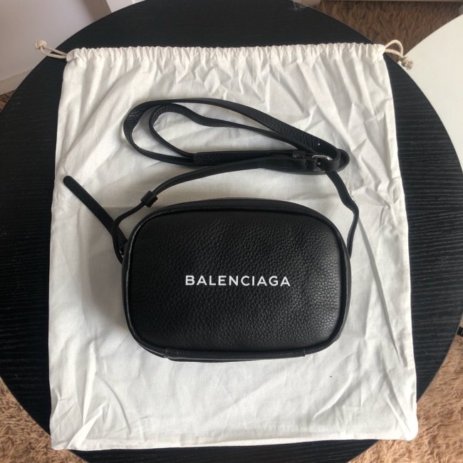 2020SS新作 Balenciaga バレンシアガ メンズ ショルダーバックスーパーコピー