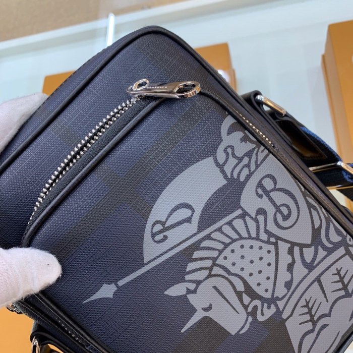 2020SS新作 Burberry バーバリー メンズ ショルダーバック スーパーコピー