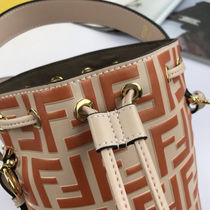 2020SS新作 FENDI フェンディ レディース ショルダーバック スーパーコピー