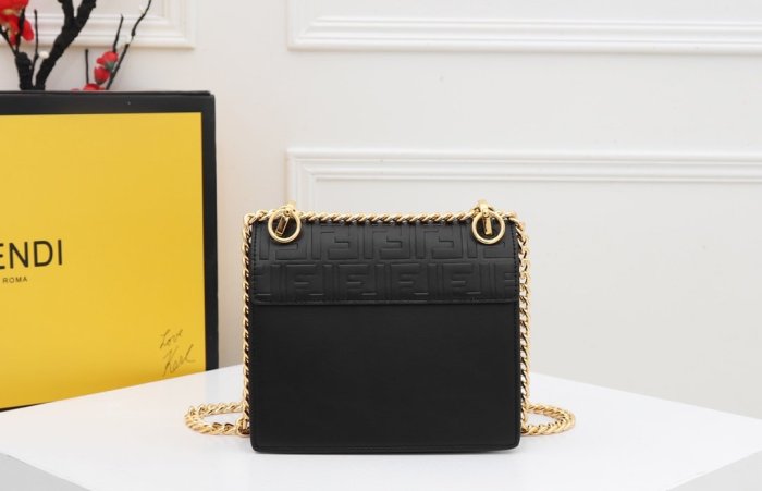 202103SS新作 FENDI フェンディ レディースショルダーバックスーパーコピー