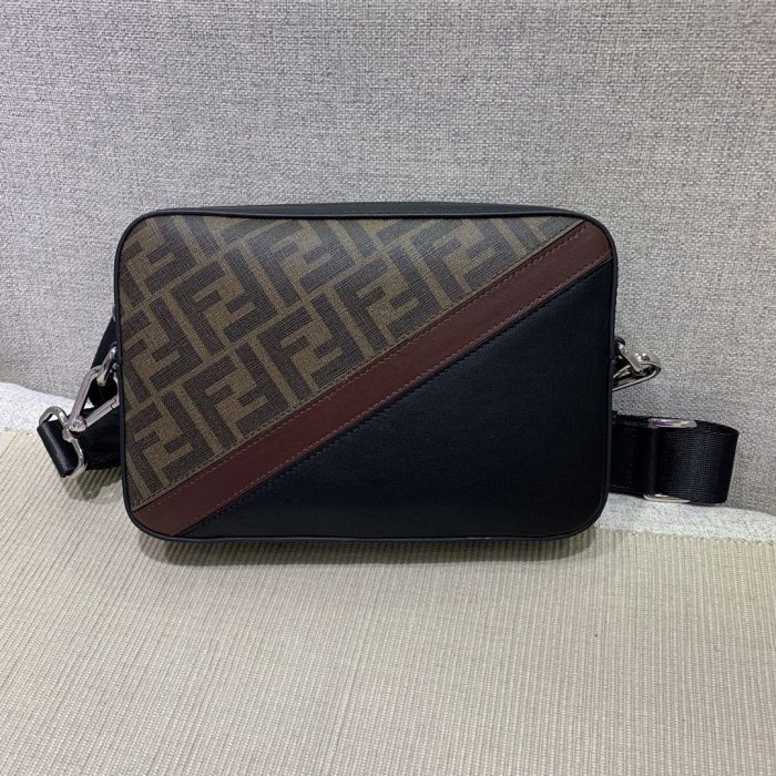 2020SS新作 FENDI フェンディ ショルダーバック スーパーコピー