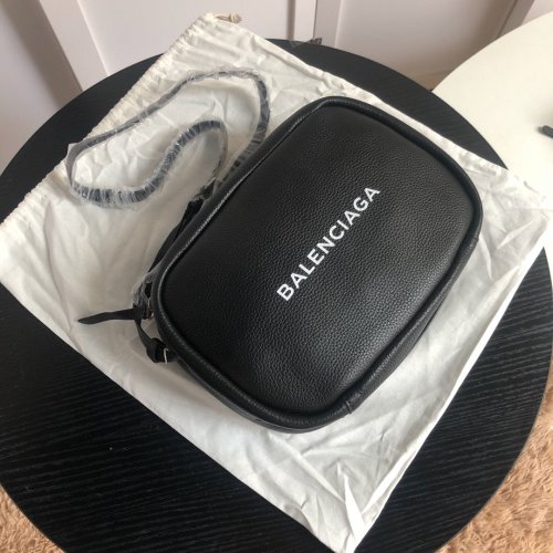2020SS新作 Balenciaga バレンシアガ メンズ ショルダーバックスーパーコピー