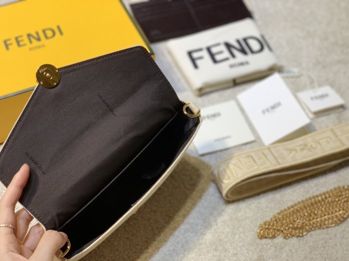 202103SS新作 FENDI フェンディ レディースショルダーバックスーパーコピー