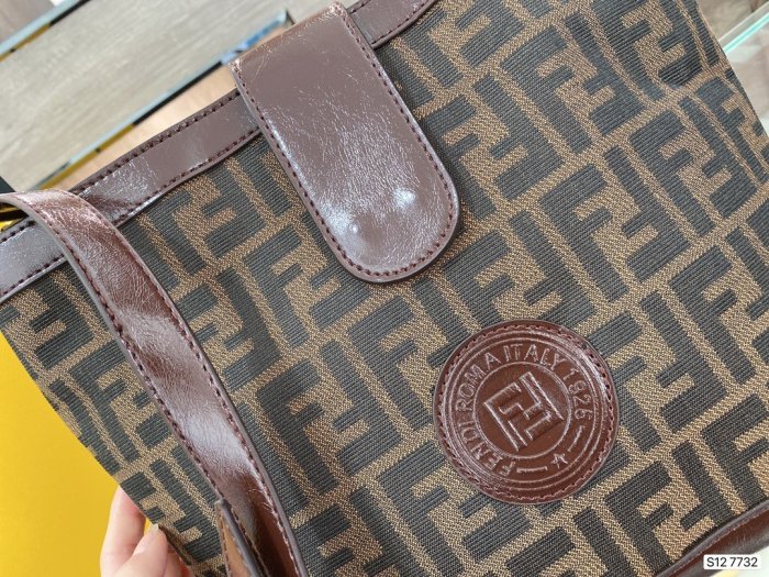 202103SS新作 FENDI フェンディ レディースショルダーバックスーパーコピー