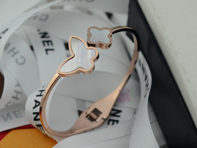 Van Cleef & Arpels ヴァン クリーフ＆アーペル ブレスレット/カフブレス Van-015