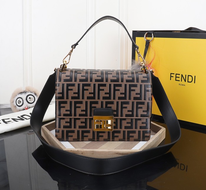 202103SS新作 FENDI フェンディ レディースショルダーバックスーパーコピー