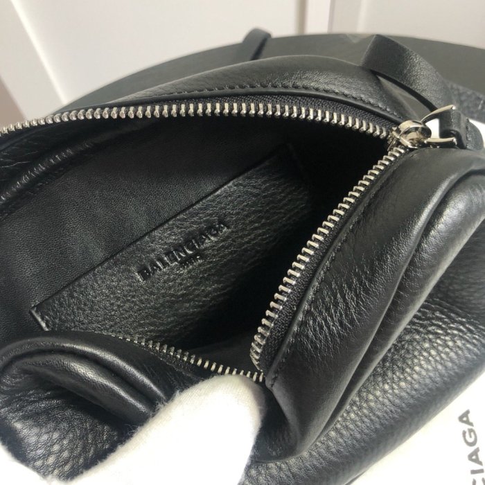 2020SS新作 Balenciaga バレンシアガ メンズ ショルダーバックスーパーコピー
