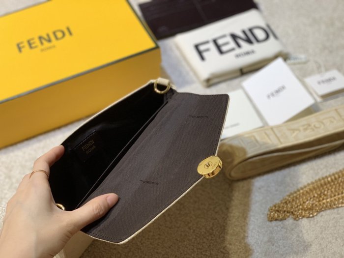 202103SS新作 FENDI フェンディ レディースショルダーバックスーパーコピー