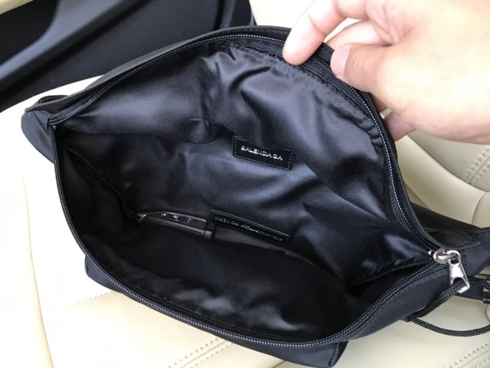 2020SS新作 Balenciaga バレンシアガ メンズ ショルダーバック スーパーコピー
