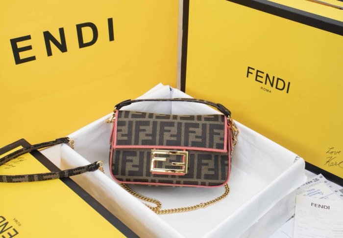 202103SS新作 FENDI フェンディ レディースショルダーバックスーパーコピー