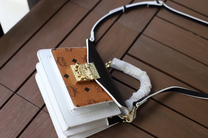2020SS新作 MCM エムシーエム レディース ショルダーバック スーパーコピー