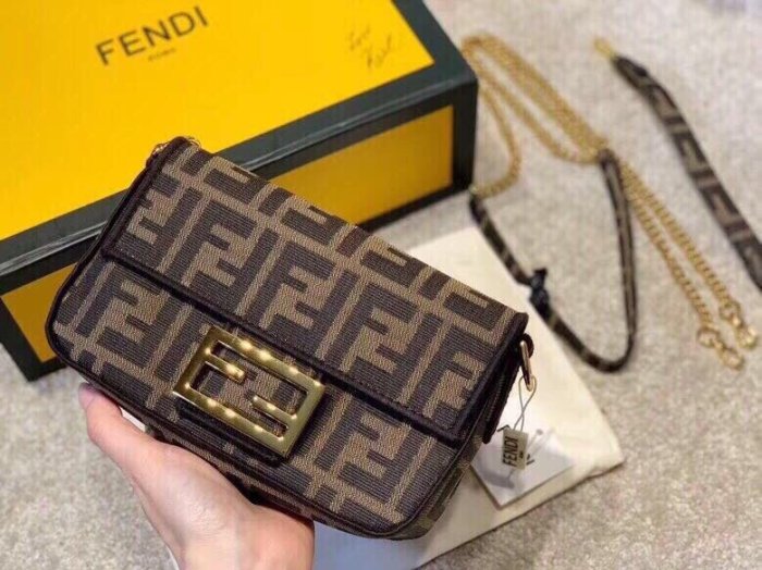 2020SS新作 FENDI フェンディ レディース ショルダーバック スーパーコピー