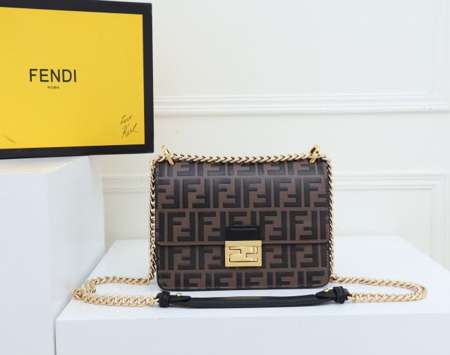 202103SS新作 FENDI フェンディ レディースショルダーバックスーパーコピー