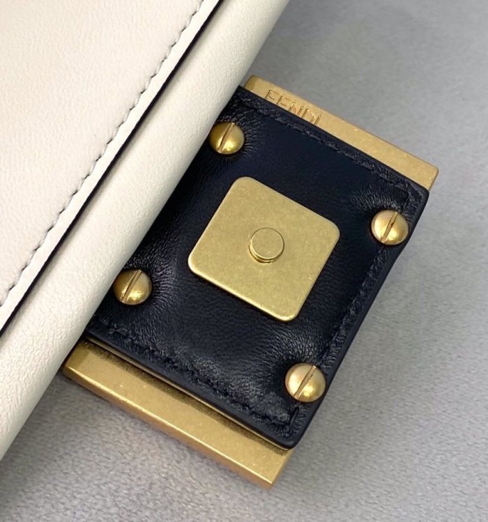 2021SS新作 FENDI フェンディ レディースショルダーバックスーパーコピー