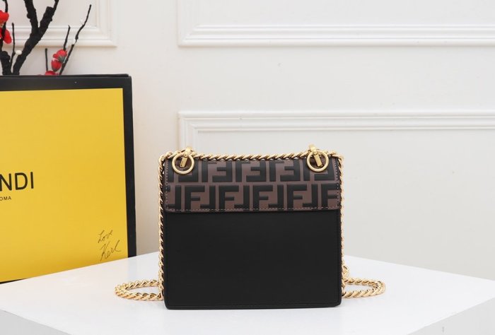 202103SS新作 FENDI フェンディ レディースショルダーバックスーパーコピー