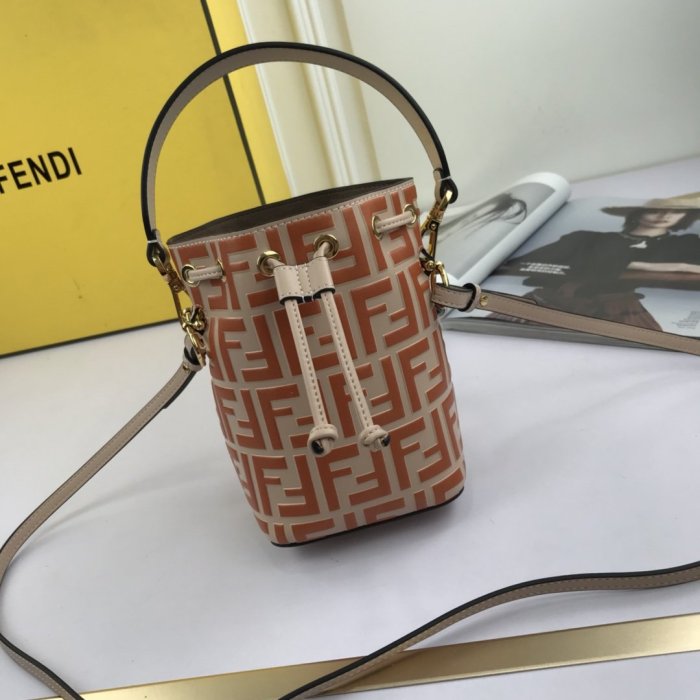 2020SS新作 FENDI フェンディ レディース ショルダーバック スーパーコピー
