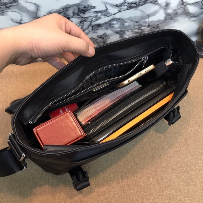 202105SS新作 Prada プラダ メンズ ショルダーバックスーパーコピー