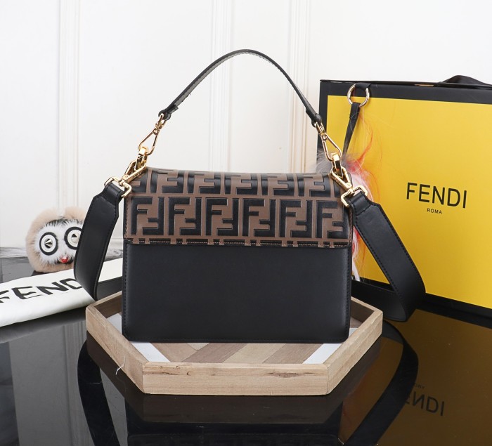 202103SS新作 FENDI フェンディ レディースショルダーバックスーパーコピー