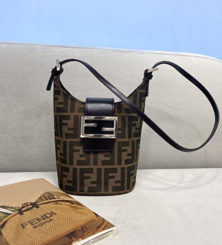 202103SS新作 FENDI フェンディ レディースショルダーバックスーパーコピー
