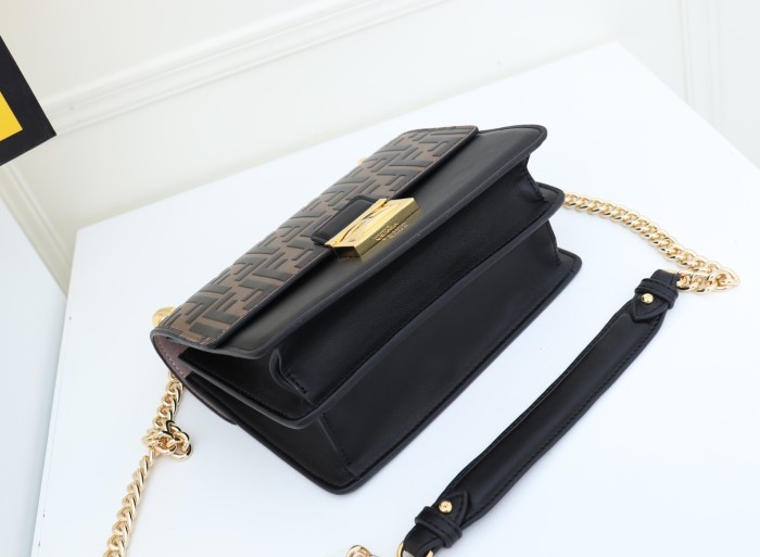 202103SS新作 FENDI フェンディ レディースショルダーバックスーパーコピー