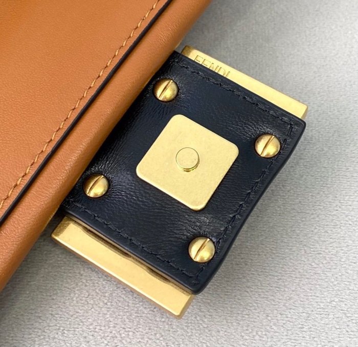2021SS新作 FENDI フェンディ レディースショルダーバックスーパーコピー
