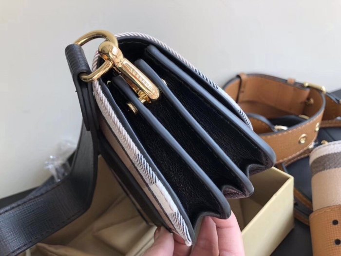 202103SS新作Burberryバーバリー レディース ショルダーバック スーパーコピー