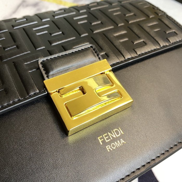 202103SS新作 FENDI フェンディ レディースショルダーバックスーパーコピー