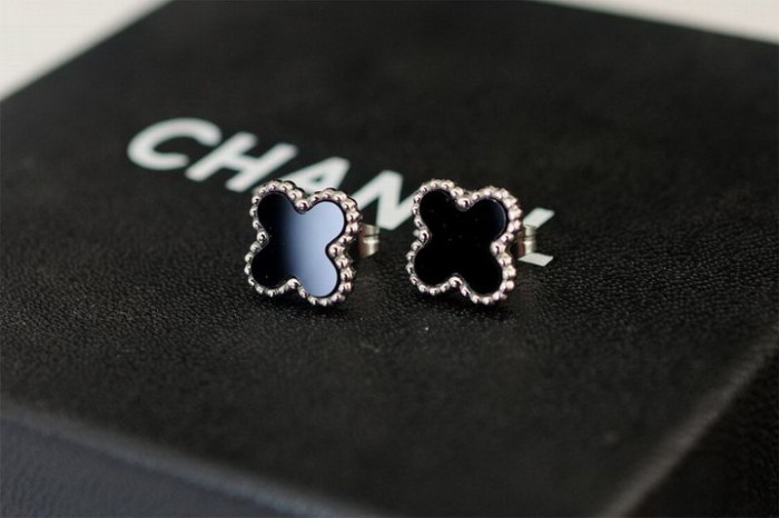 Van Cleef & Arpels ヴァン クリーフ＆アーペル イヤリング ピアス Van-207e