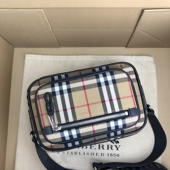 2020SS新作 Burberry バーバリー メンズ ショルダーバック スーパーコピー