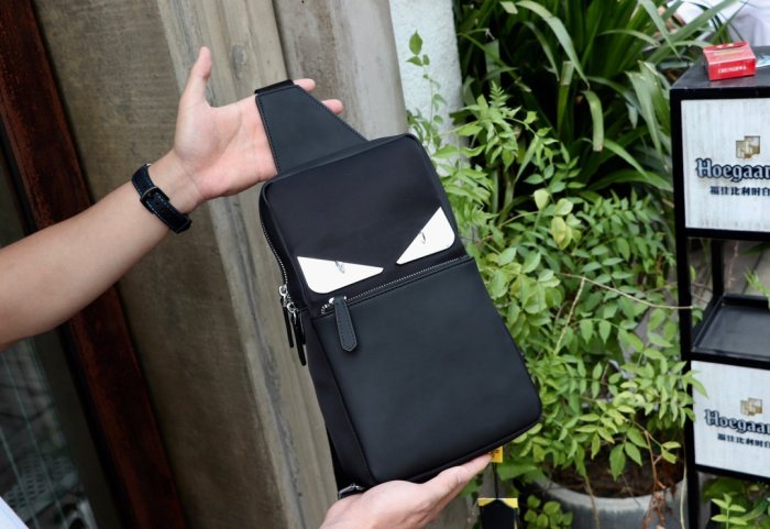 202107SS新作 FENDI フェンディ メンズショルダーバックスーパーコピー